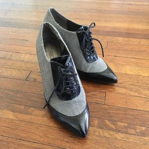 Circa Joan & David lace up pumps